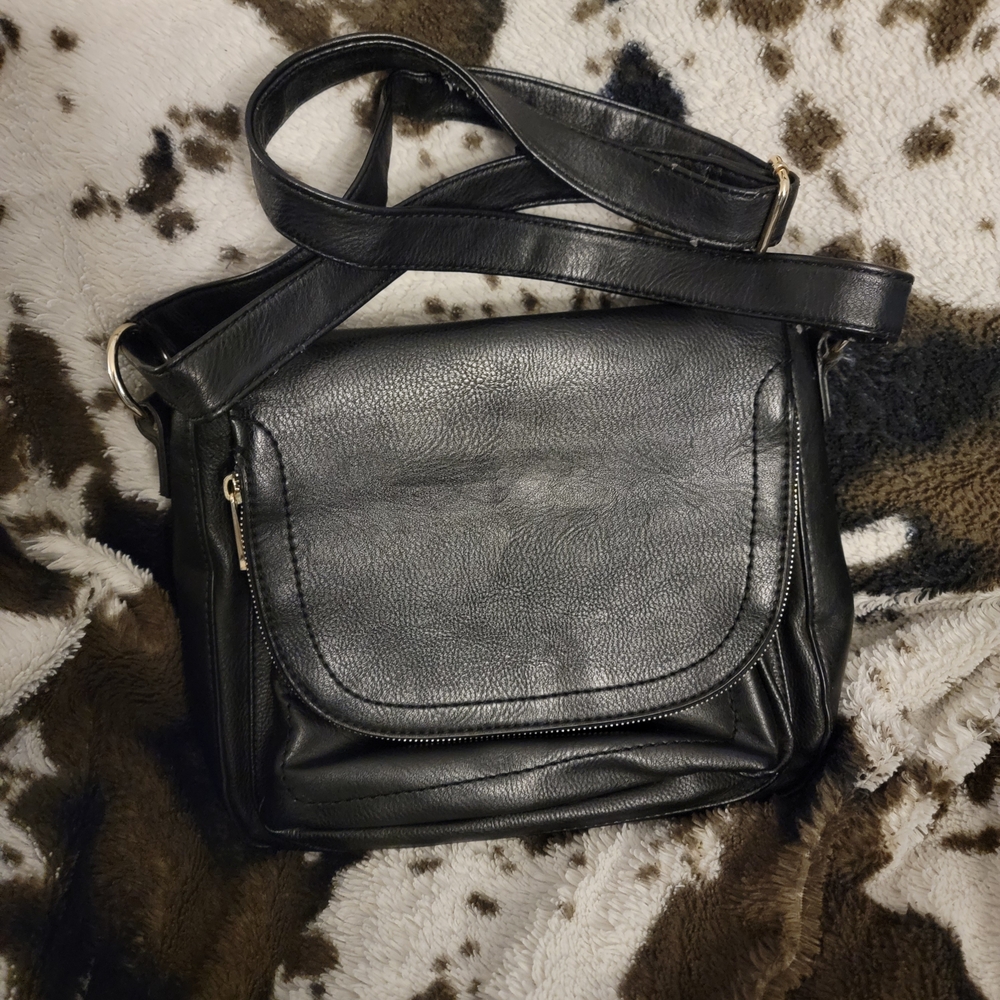 Elegant Black Leather Shoulder Bag